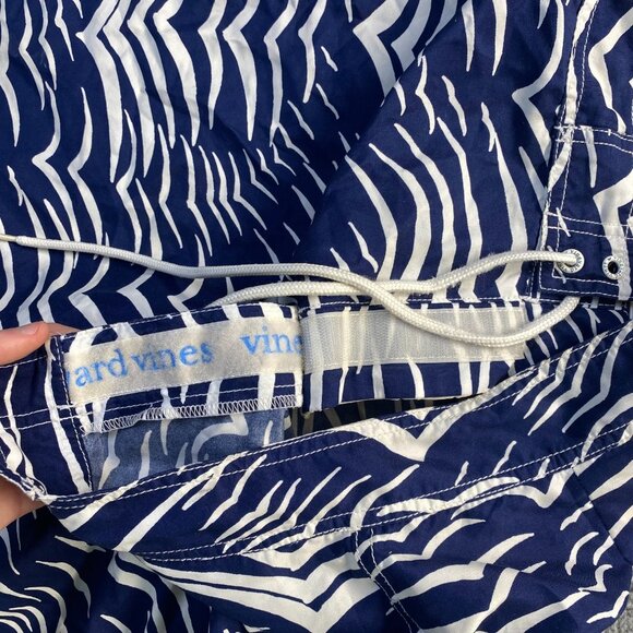 Vineyard Vines Baord Shorts Mens 30 Blue White Gull Wing Silhouette Bathing Suit - Picture 9 of 14